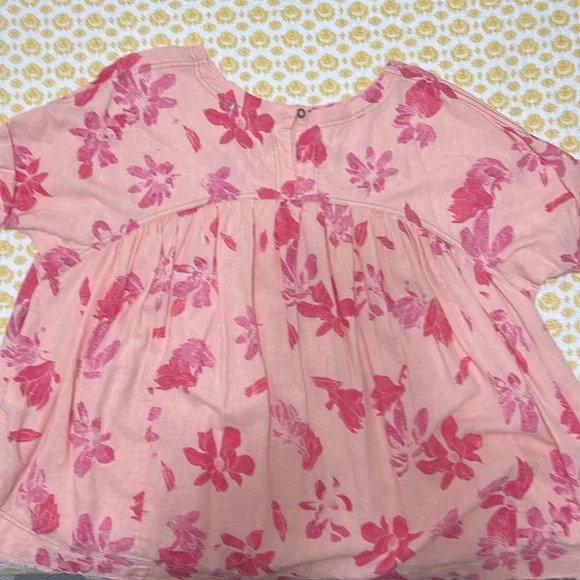 We The Free size Small but oversized babydoll top with pockets - Picture 3 of 5